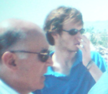 ألكساندر كوشنير إلى جانب الدكتور كامل مهنا