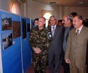 الجنرال الإسباني مع حجازي وإسماعيل في المعرض
