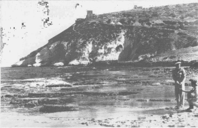 نتوء صخري في موقع رأس الناقورة على الحدود بين لبنان و فلسطين