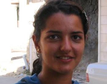 ريفا، إبتسامتها التي لا تفارقها