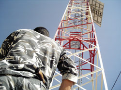 رجل أمن قرب محطة الإرسال بعد السرقة