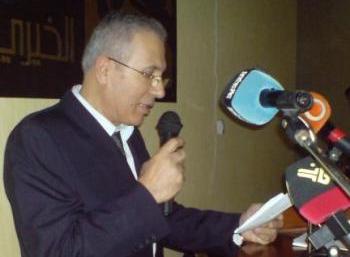 الأستاذ عزت رشيدي إثناء إلقاء كلمته