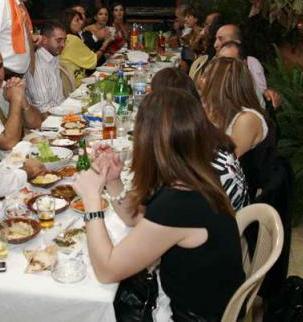 من العشاء السابق