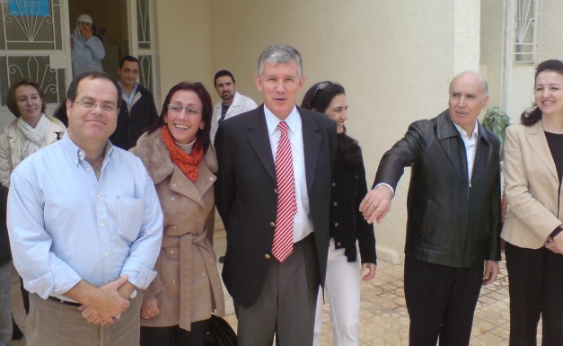 السفير الفرنسي والسيدة عقيلته وإلى يسارهما الدكتور كامل مهنا والسيدة عقيلته وإلى الجانب الآخر أم لؤي رشيدي والدكتور محمد سليمان