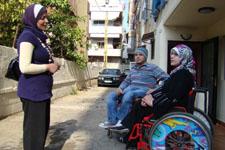 محمد رمضان وميرفت حسنين يتحدثان إلى الزميلة ثريا حسن زعيتر