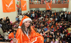 من احتفال برتقالي بالميلاد