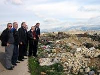 قائمقام مرجعيون في مكان إنشاء معمل الفرز (جورج نهرا)