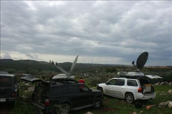 .. و»هجوم« سيارات النقل المباشر إلى الحدود..