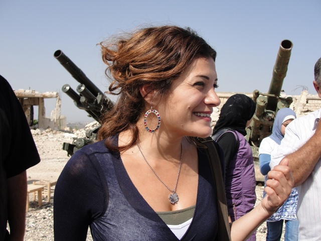 ندى بو فرحات .. بين المدافع والآليات التي خلفها وراءه العدو الصهيوني