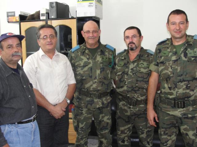 الطرفان في صورة تذكارية