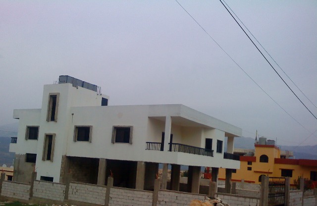 المبنى من الناحية الجانية