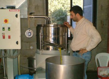  مصفاة لفصل الزيت عن الزيبار ــ عساف بورحال