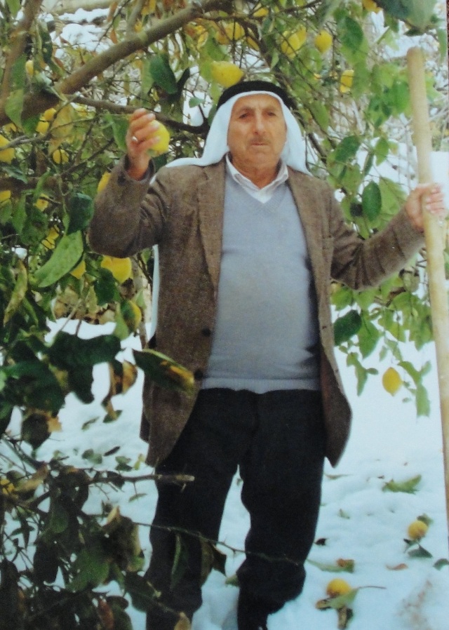 المرحوم الحاج نايف حسن شمعون في أحد أيام الخيام المثلجة