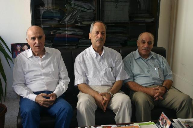 السيد صالح زيدان والسيد علي فيصل في زيارتهما للدكتور كامل مهنا