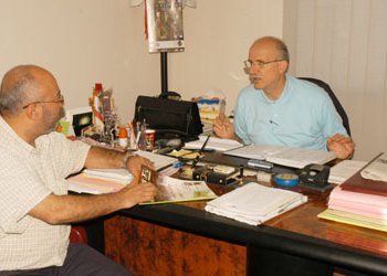 رئيس البلدية يتحدث للإعلام