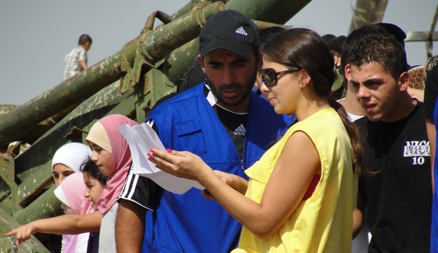 منسقة الـ OTV الآنسة لارا الهاشم تبحث مع الكابتن سامر حميّد في بعض الأمور