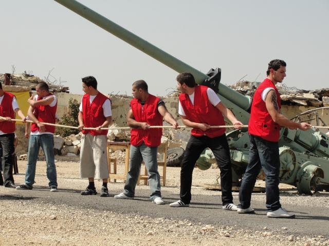 مباراة شدّ الحبل.. ربحتها الخيام