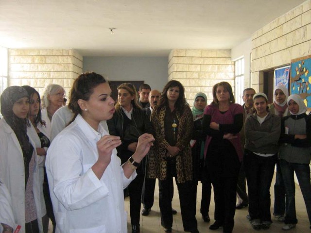 صورة للمشاركين في حملة الوقاية من وباء انفلونزا الخنازير   في منطقتي مرجعيون وحاصبيا