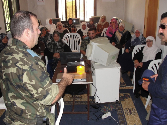 المسؤول الإعلامي، السيد غاليغو، يقدّم شروحات عن التاريخ الحضاري لقرطبا