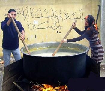 يتعاونان في طبخ الهريسة (عن موقع يا صور)