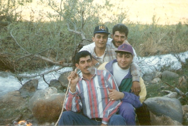 عبّاس غريب والمرحوم حسن كامل خريس وبعض الأصدقاء