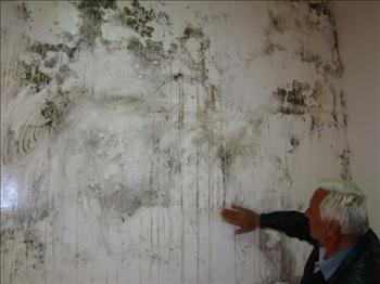  تسرب المياه على جدران المدرسة