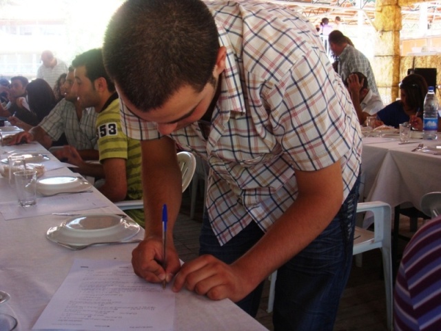 يعبئ إستمارة