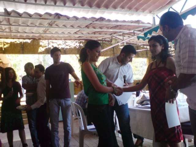 تسليم الشهادات للمتطوعين