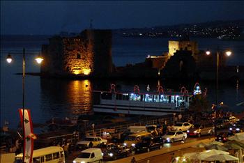 القلعة البحرية والبولفار البحري ليلاً