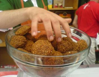 الفلافل «وجبة الفقير» شهرتها باتت عالمية