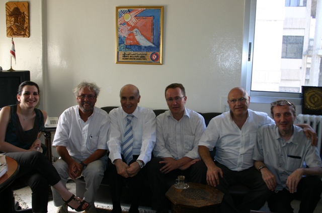 الدكتور كامل مهنا متوسطاً الدكتور اوليفييه برنارد ونائبه الدكتور باتريك دايفيد والرئيس السابق للمنظمة الدكتور بيار ميشليتي ترافقهم الآ