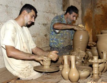 كان بين سكانها الجدد من يجيدون صناعة الفخار، فأطلق عليها اسم راشيا الفخار