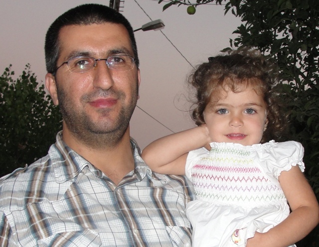 حسين علي عكر وابنته فدك