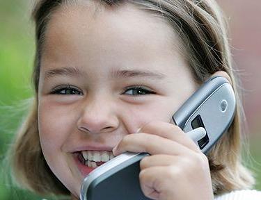 «العيدية» من نصيب الهواتف الخلوية