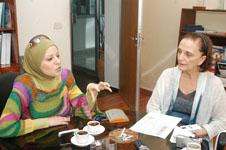 عرب رعد كلش تتحدث إلى الزميلة ثريا حسن زعيتر