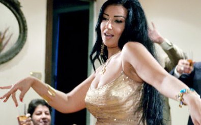 سمية الخشاب في مشهد من فيلم «حين ميسرة»