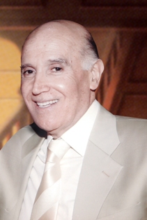 رئيس مؤسسة عامل الدكتور كامل مهنا