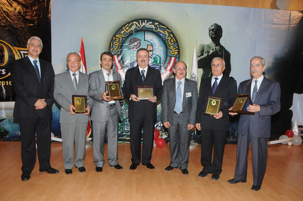 النائب جابر  وممثل النائب الزين ود جابر مع المدراء المكرمين