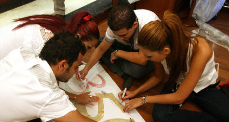  ورشة في دار جان فارس للأزياء تحضيراً للمناسبة