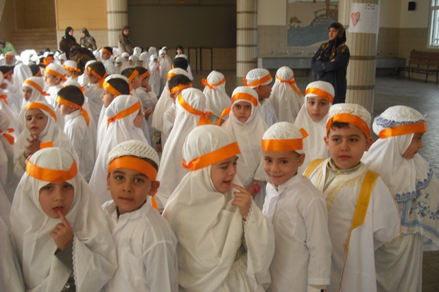  الأطفال يؤدون  مناسك الحج