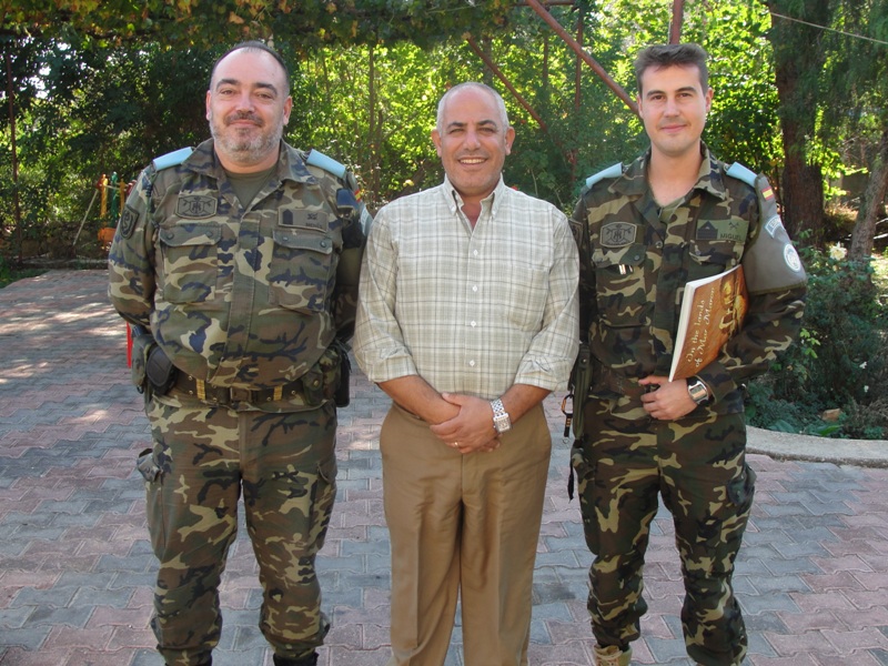  أسامة حدّاد، متوسطاً  الفريق الزائر