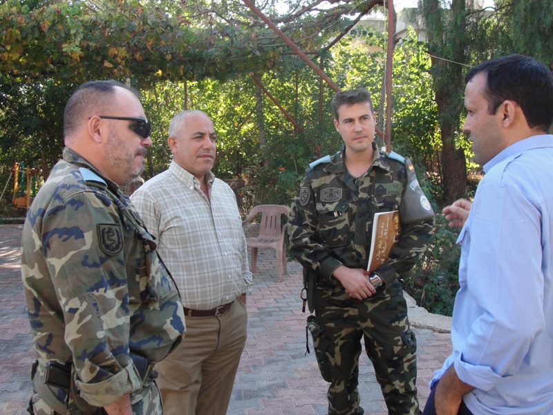 .. مع المترجم