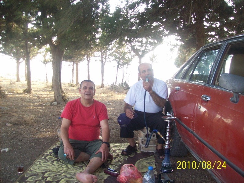 فؤاد مع صديقه حيدر جمعة في وادي العصافير