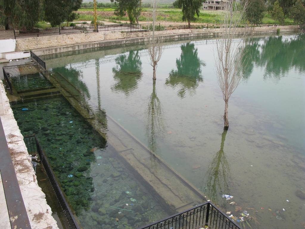 جانب من الدردارة حيث غمرت مؤخراً بأطنان من الصخور والردم (الصورة أخذت في أواخر عهد البلدية السابقة)