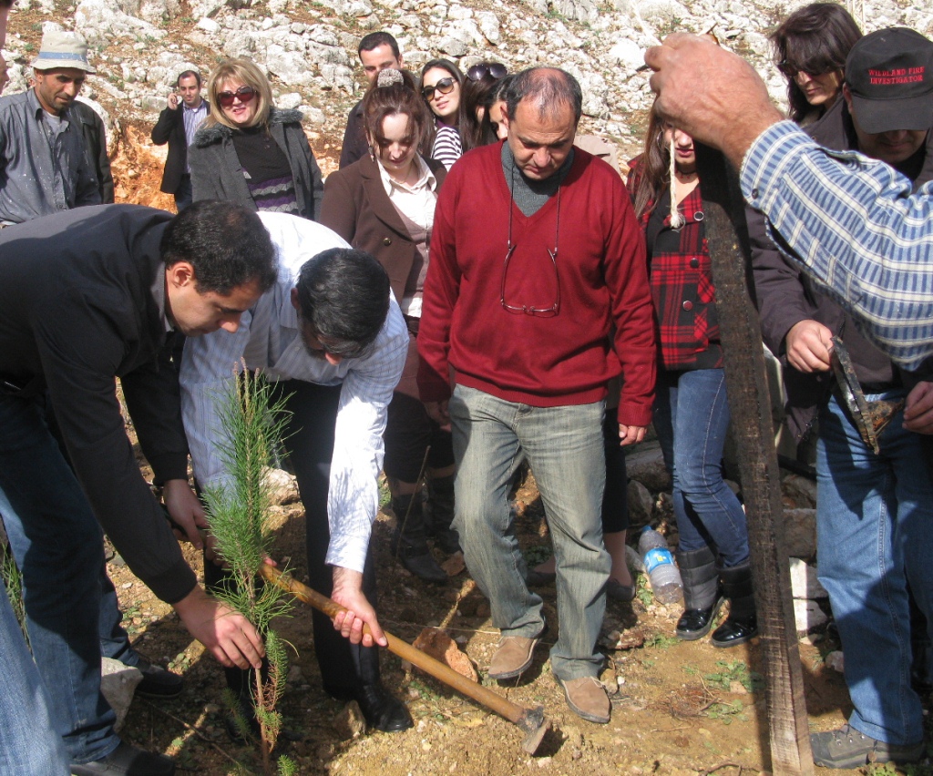 حملة تشجير في الخيام تطلقهامؤسسة أسعد ضاوي وشركاه