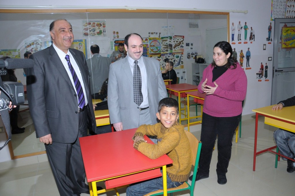 المهندس نواف الدبوس ود. سعيد المكاوي خلال جولة تفقدية على مشاريع الجمعية