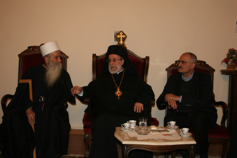 النائب علي حسن خليل والشيخ غالب قيس يقدمان التهاني للمطران الياس الكفوري - تصوير عمر يحي