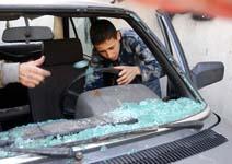 الأضرار التي لحقت باحدى السيارات في المخيم