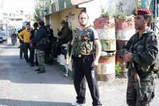 مسلحون من حركة <فتح> أثناء انتشارهم في مخيم عين الحلوة