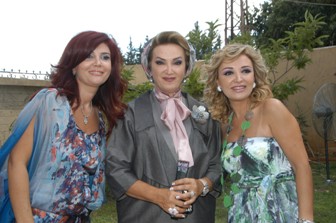 رندة بري تتوسط زينه فياض والمحامية عبير فياض